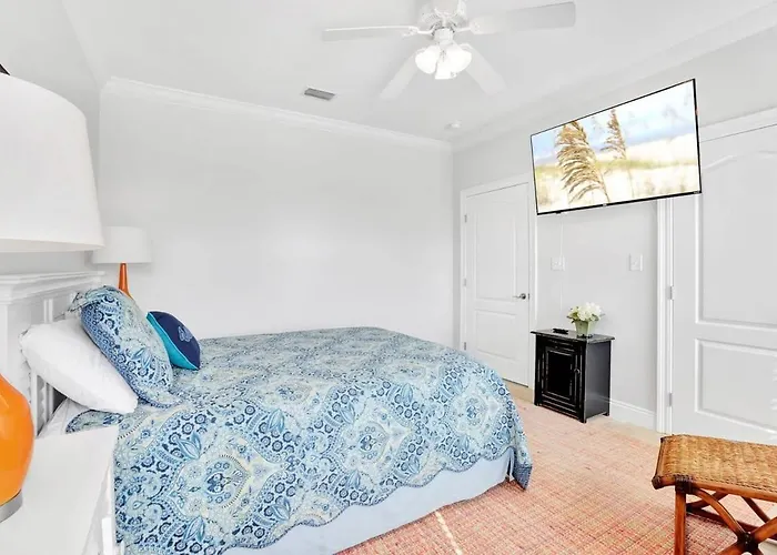Dear Time House- Elevator Sleeps 10 Pool Holiday home *